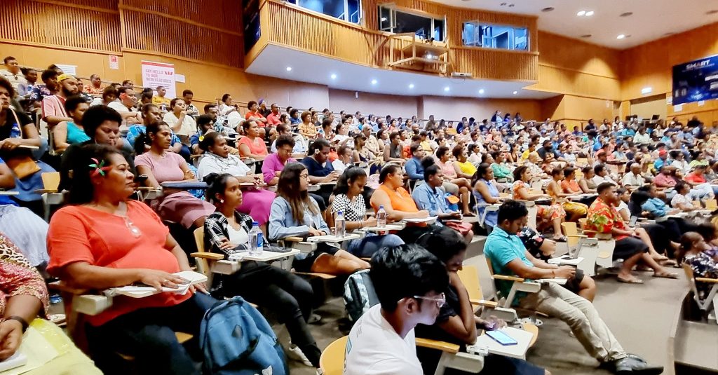 Entrepreneurs fair crowd